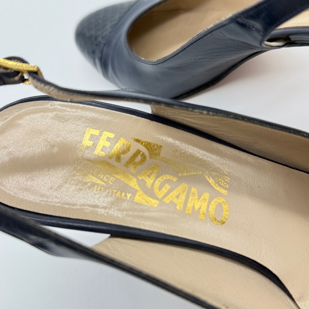 Salvatore Ferragamo Women's Navy Snakeskin Slingback Leather Heels Shoes Size 6 - Picture 8 of 12